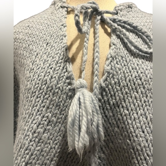 Vintage handcrafted knitted crochet poncho with tassel tie front - Picture 4 of 9